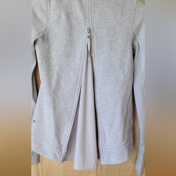 Lululemon🦄NWOT🦄En Route Jacket✨Heathered Light Grey Soot Silver Spoon✨size 4 - Picture 7 of 16